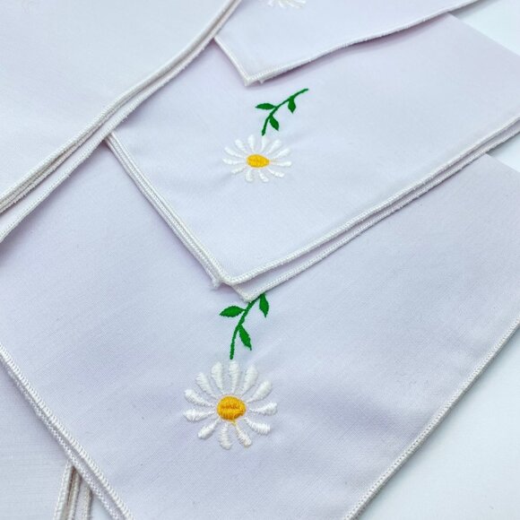 Set Of 7 White Cloth Napkins With Daisy Embroidery Square Linen Dining Decor - Picture 3 of 8